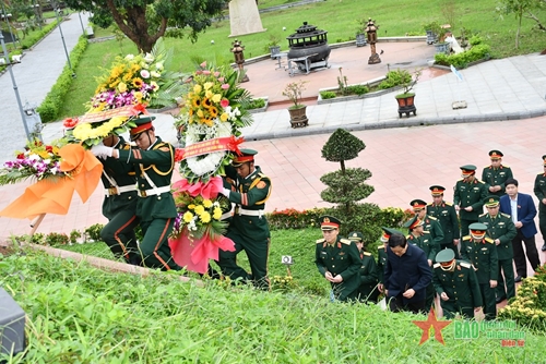Đoàn công tác Quân ủy Trung ương, Bộ Quốc phòng tổ chức các hoạt động tri ân tại tỉnh Quảng Trị